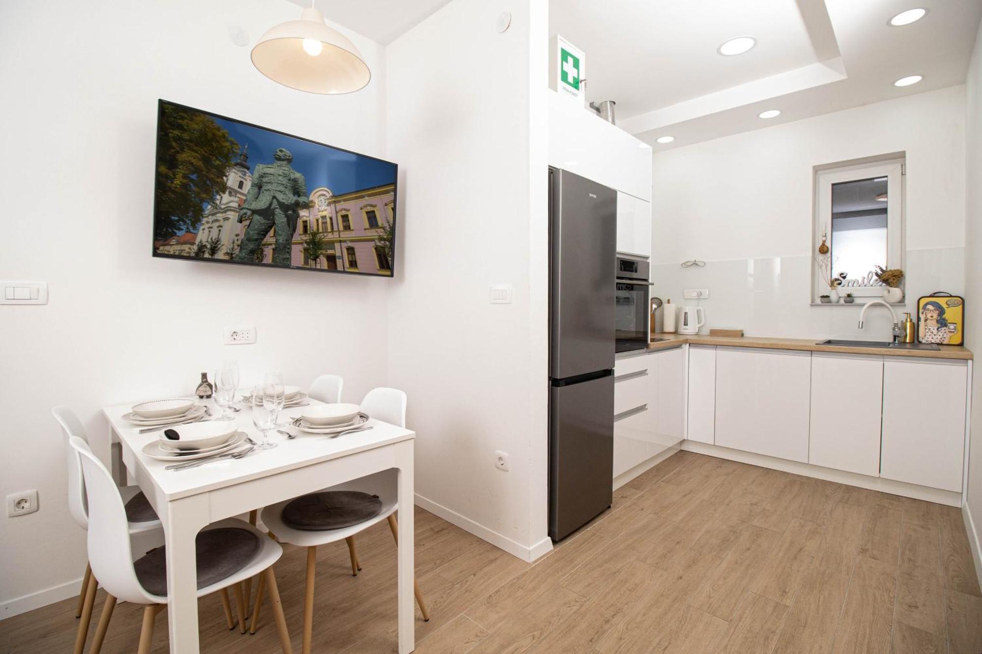 Apartman Maki Vinkovci Exterior foto
